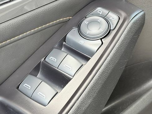 Used 2019 Chevrolet Traverse LT w/ LT Premium Package FWD image 11