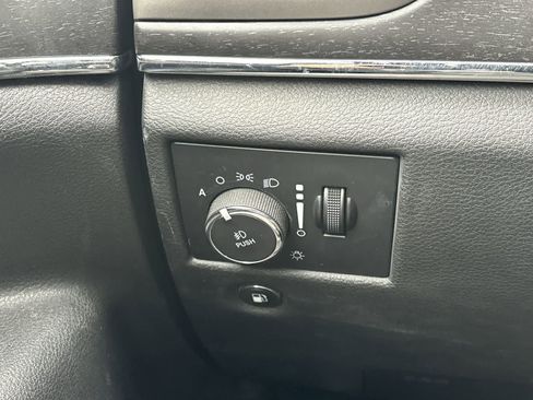 Used 2018 Jeep Grand Cherokee Limited w/ Trailer Tow Group IV image 12