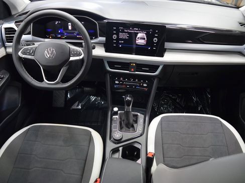 New 2025 Volkswagen Taos SE image 8