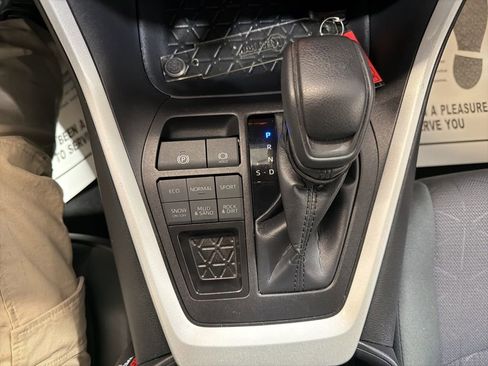 Used 2025 Toyota RAV4 XLE image 32