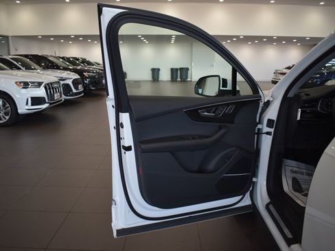 Used 2023 Audi Q7 3.0T Premium Plus AWD/4WD image 9