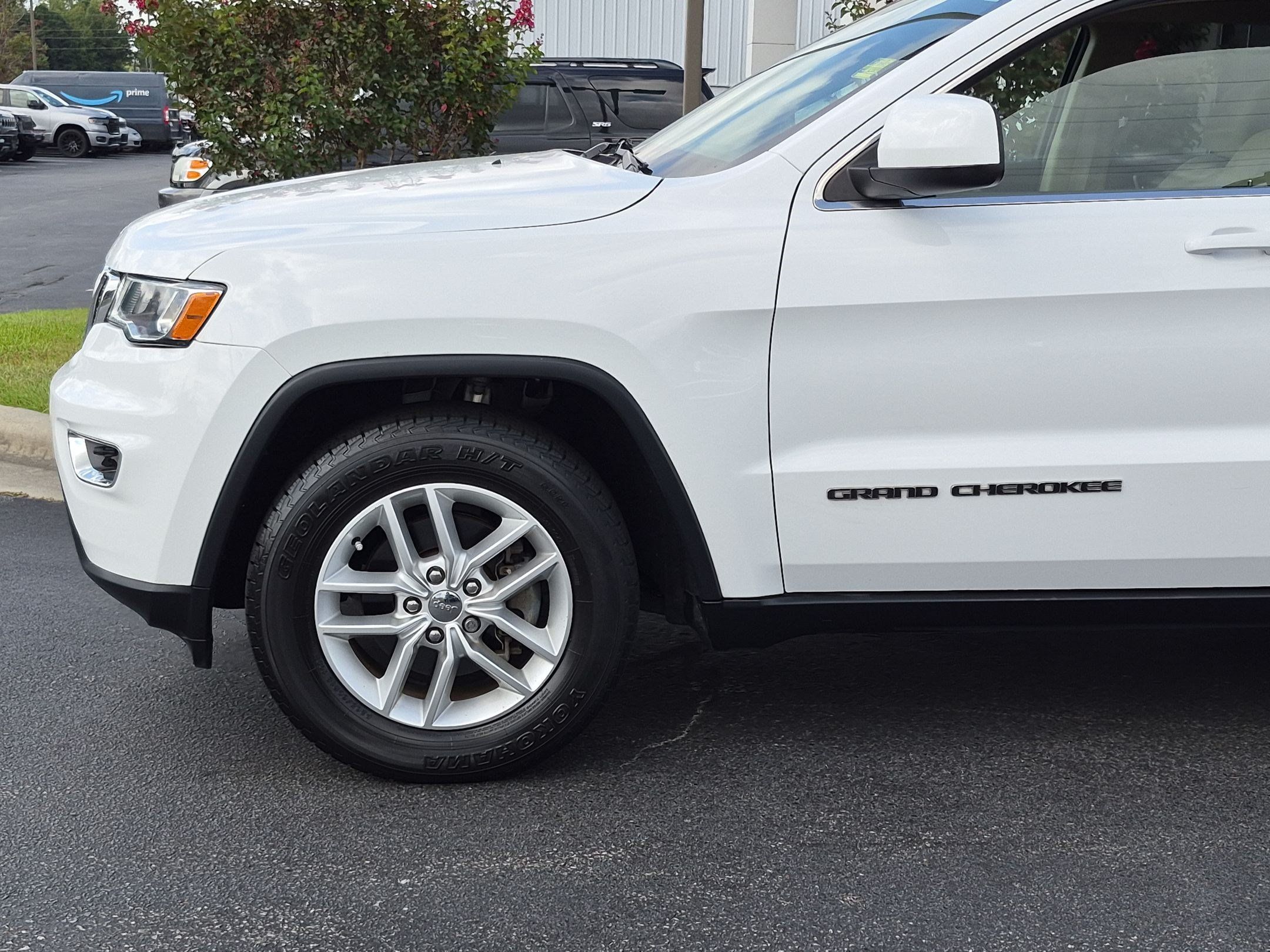 Used 2018 Jeep Grand Cherokee Laredo RWD image 9