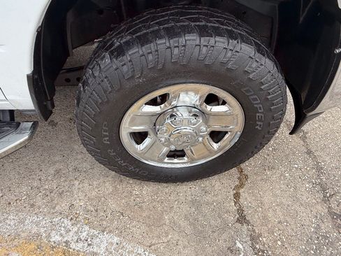 Used 2022 RAM 2500 Tradesman w/ Chrome Appearance Group AWD/4WD image 17