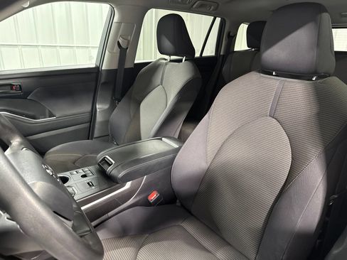 Used 2023 Toyota Highlander L FWD image 23