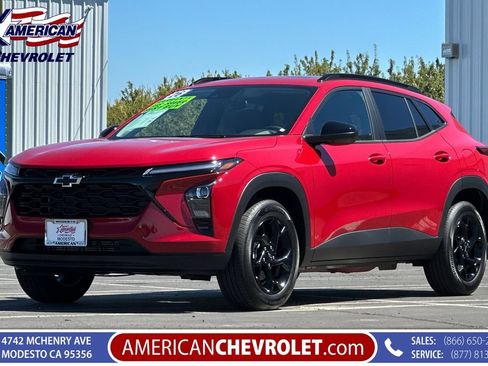 Used 2026 Chevrolet Trax LT w/ Sunroof Package FWD image 8