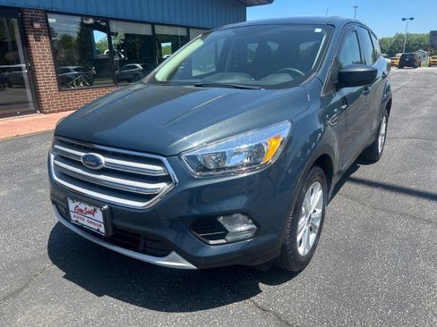 Used 2019 Ford Escape SE FWD image 2