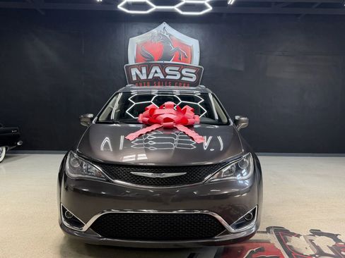 Used 2017 Chrysler Pacifica Touring-L image 7