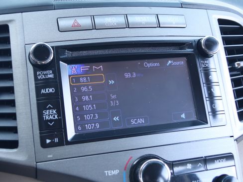 Used 2013 Toyota Venza LE w/ LE Convenience Pkg image 24