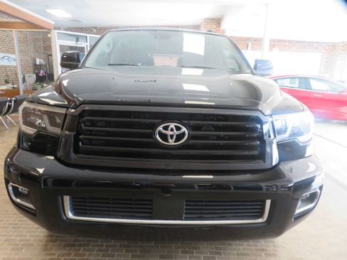 Used 2018 Toyota Sequoia TRD Sport AWD/4WD image 76