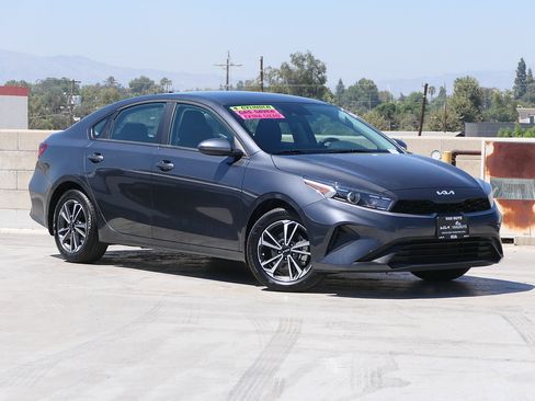 Used 2024 Kia Forte LXS FWD image 1