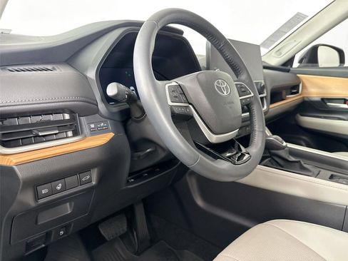 Certified 2025 Toyota Grand Highlander FWD image 4