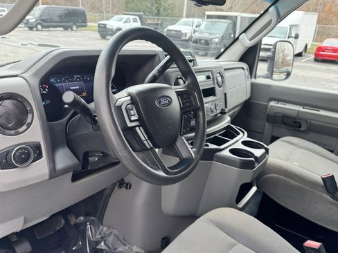 Used 2024 Ford E-350 and Econoline 350 Super Duty w/ Power Windows & Locks Group image 15