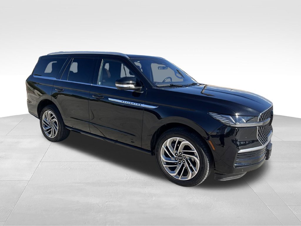 Used 2025 Lincoln Navigator Reserve AWD/4WD image 5