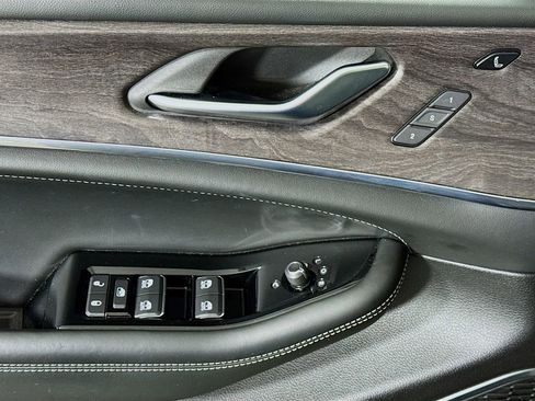 Used 2023 Jeep Grand Cherokee Overland w/ Luxury Tech Group IV image 26