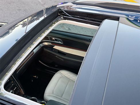 Used 2016 Ford Explorer Platinum image 24