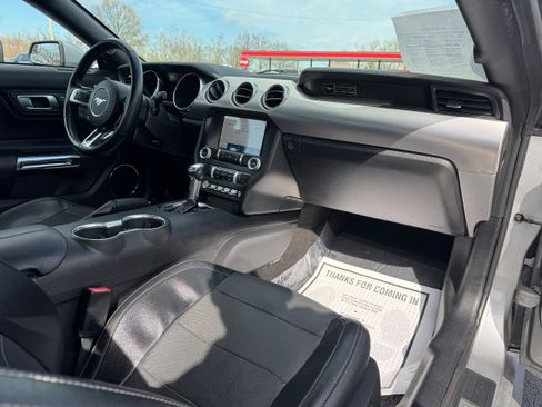 Used 2020 Ford Mustang Premium image 13