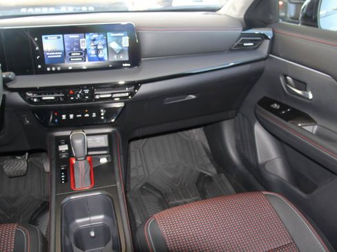 Used 2026 Nissan Kicks SR FWD image 10