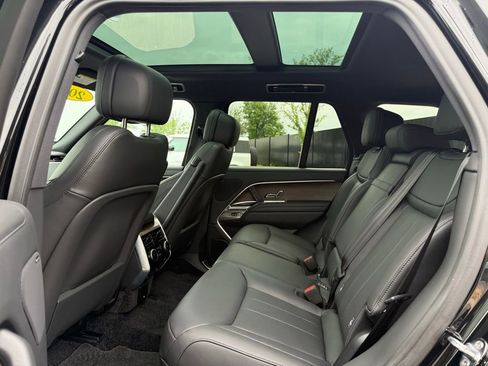 Used 2025 Land Rover Range Rover SE AWD/4WD image 23
