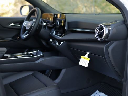 New 2026 Chevrolet Equinox LT w/ Convenience Package II image 33