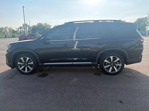 Used 2023 Honda Pilot Touring image 16