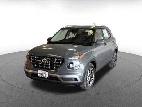 Used 2025 Hyundai Venue SEL FWD image 7