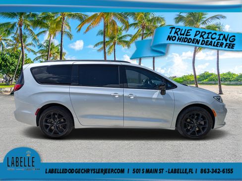 Used 2024 Chrysler Pacifica Limited w/ S Appearance Package AWD/4WD image 2