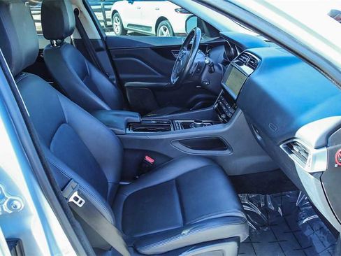 Used 2019 Jaguar F-PACE Premium image 17