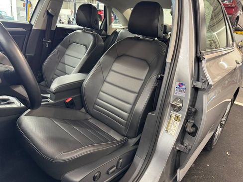 Used 2024 Volkswagen Jetta SE FWD image 17