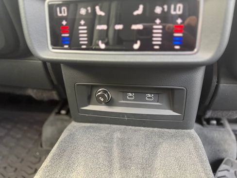 Used 2021 Audi Q8 Prestige w/ Prestige Package image 16