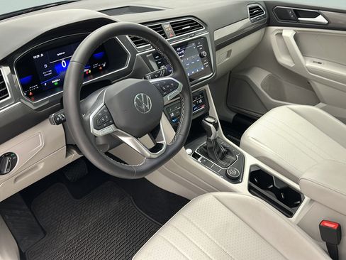 Used 2023 Volkswagen Tiguan SE AWD/4WD image 14