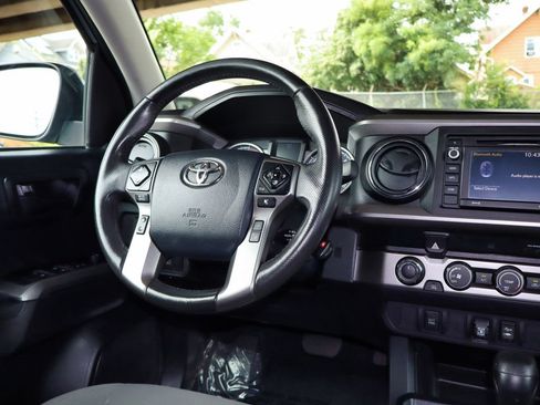 Used 2019 Toyota Tacoma SR5 AWD/4WD image 23