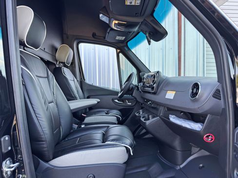 Used 2023 Mercedes-Benz Sprinter 3500 image 15