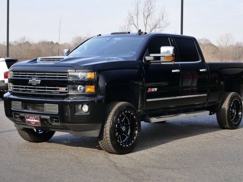 Used 2017 Chevrolet Silverado 2500 LTZ w/ Duramax Plus Package image 6