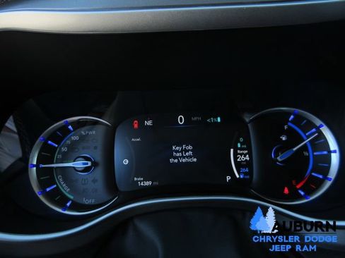 Used 2022 Chrysler Pacifica Touring-L image 16