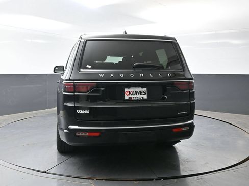 Used 2024 Jeep Wagoneer Series III AWD/4WD image 13