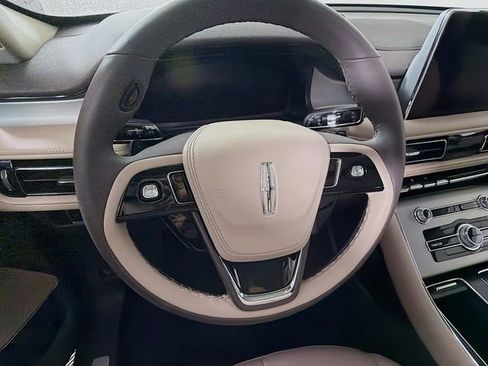 Used 2023 Lincoln Aviator AWD w/ Premium Package image 13