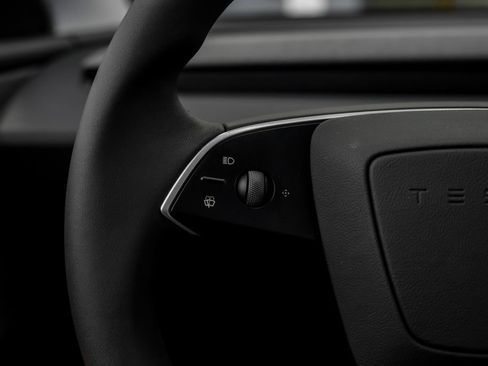 Used 2026 Tesla Model Y 2WD image 18