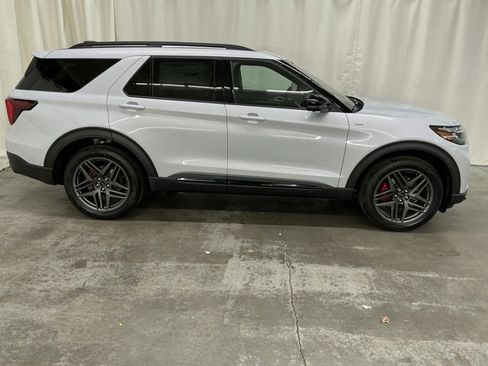 New 2026 Ford Explorer ST-Line w/ ST-Line Street Pack image 2