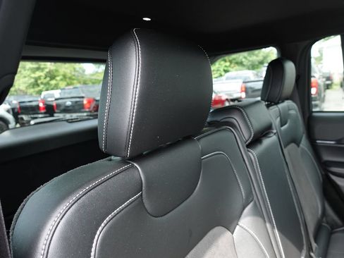 Used 2024 Jeep Grand Cherokee Altitude AWD/4WD image 34