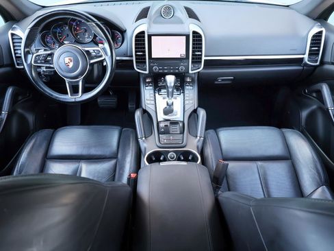 Used 2018 Porsche Cayenne Platinum Edition image 16
