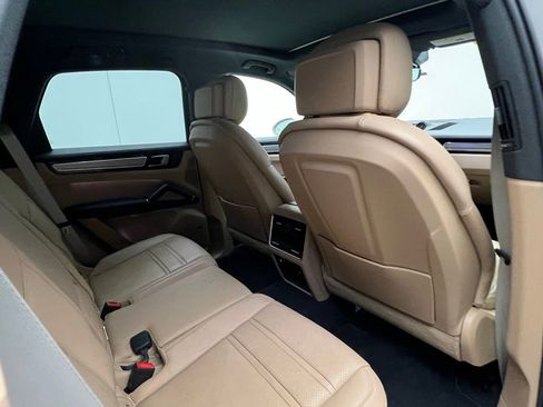 Used 2023 Porsche Cayenne Platinum Edition image 16