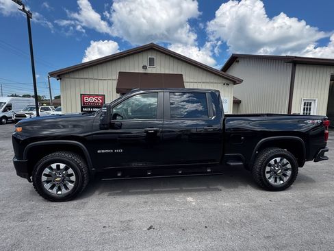Used 2022 Chevrolet Silverado 2500 Custom w/ Custom Value Package AWD/4WD image 2