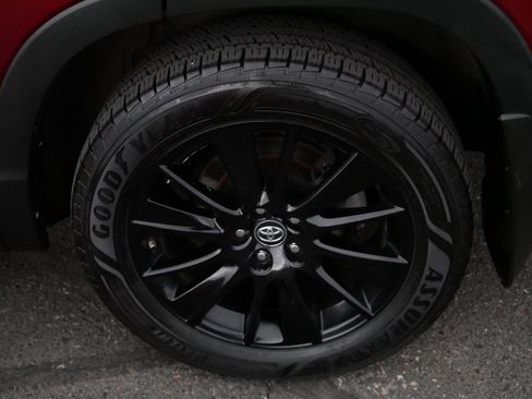 Used 2019 Toyota Highlander SE image 15