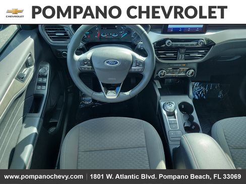 Used 2022 Ford Escape SE w/ SE Sport Appearance Package image 18