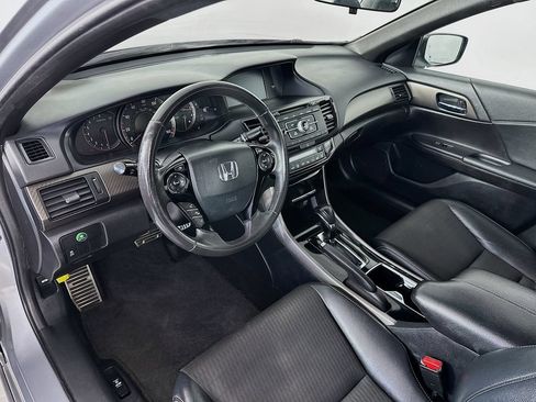 Used 2017 Honda Accord Sport image 30