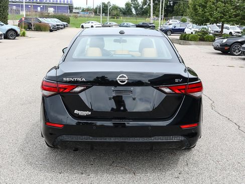 Used 2022 Nissan Sentra SV w/ SV Premium Package FWD image 5