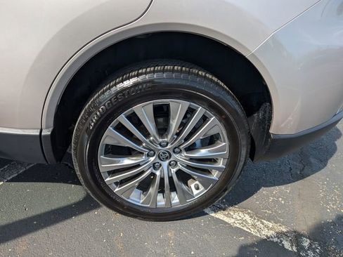 Used 2023 Toyota Venza XLE AWD/4WD image 22