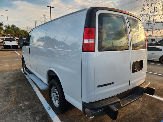 Used 2025 Chevrolet Express 2500 w/ Driver Convenience Package RWD image 4