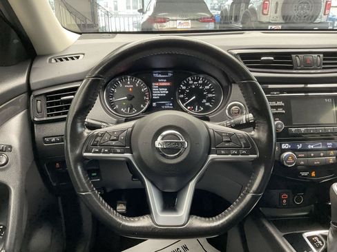 Used 2017 Nissan Rogue SV AWD/4WD image 19
