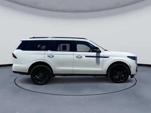 Used 2025 Lincoln Navigator Reserve w/ Jet Appearance Package AWD/4WD image 4